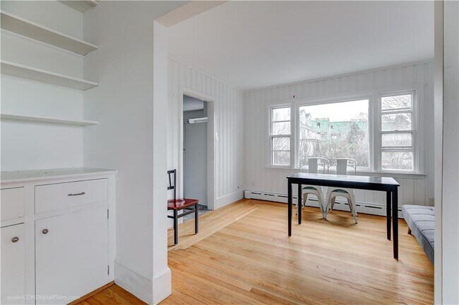 Building Photo - 845 Aquidneck Ave