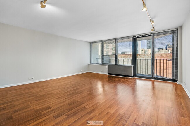 Building Photo - 1560 N Sandburg Ter