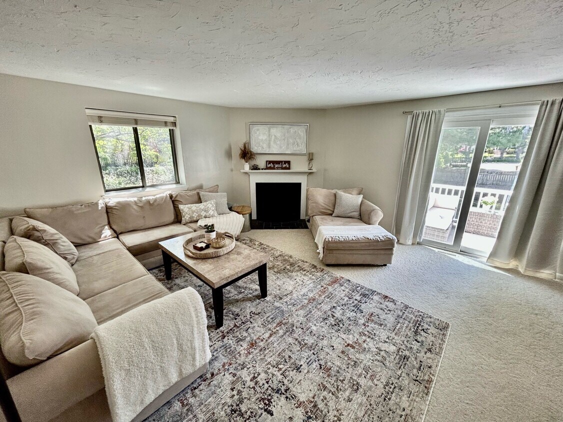 1 Hartshorn Pl Unit 1, Walpole, MA 02081 Condo for Rent in Walpole