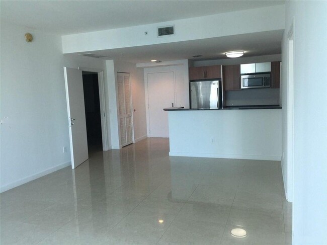 Foto del edificio - 300 S Biscayne Blvd