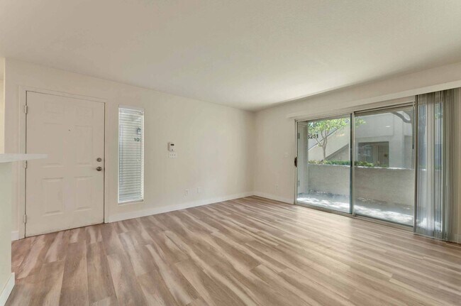 Foto del edificio - Cozy Ground Floor Condo!