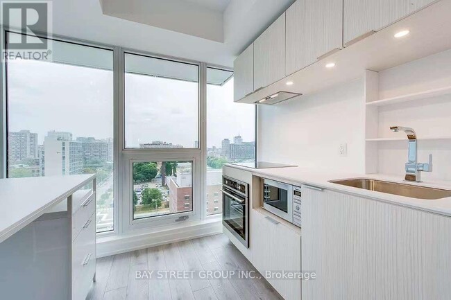 Building Photo - 77 Shuter St