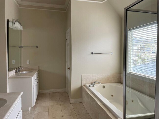 Foto del edificio - 1805 W Clay St