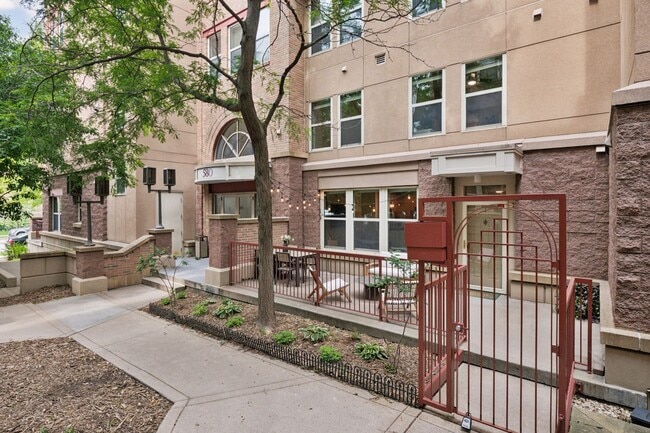 Foto del edificio - 580 N 2nd St
