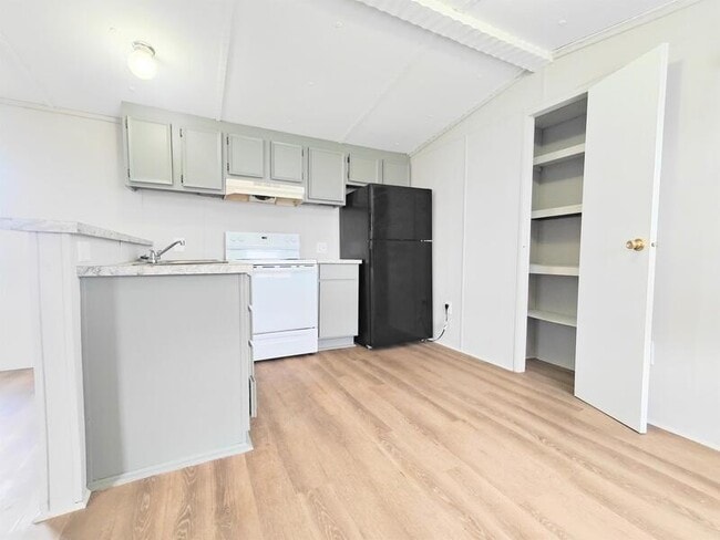 Foto del edificio - 4409 Rainbow Ln