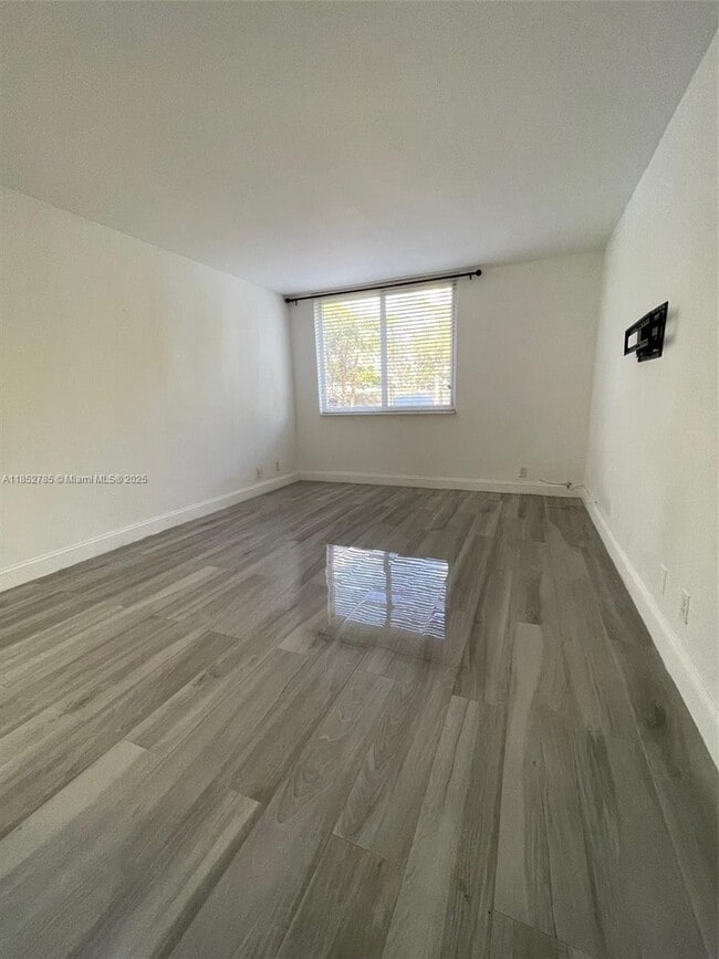 Foto del edificio - 9143 SW 77th Ave