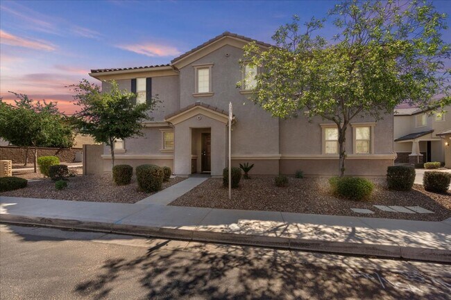 Building Photo - ? Beautiful 4 Bedroom, 3 Bathroom Home wit...