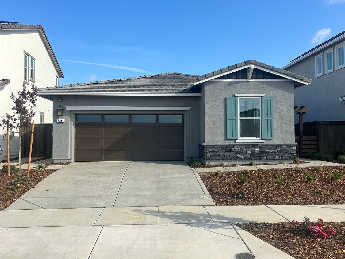 Primary Photo - Brand New 3 bed 2 bath home for rent in El...