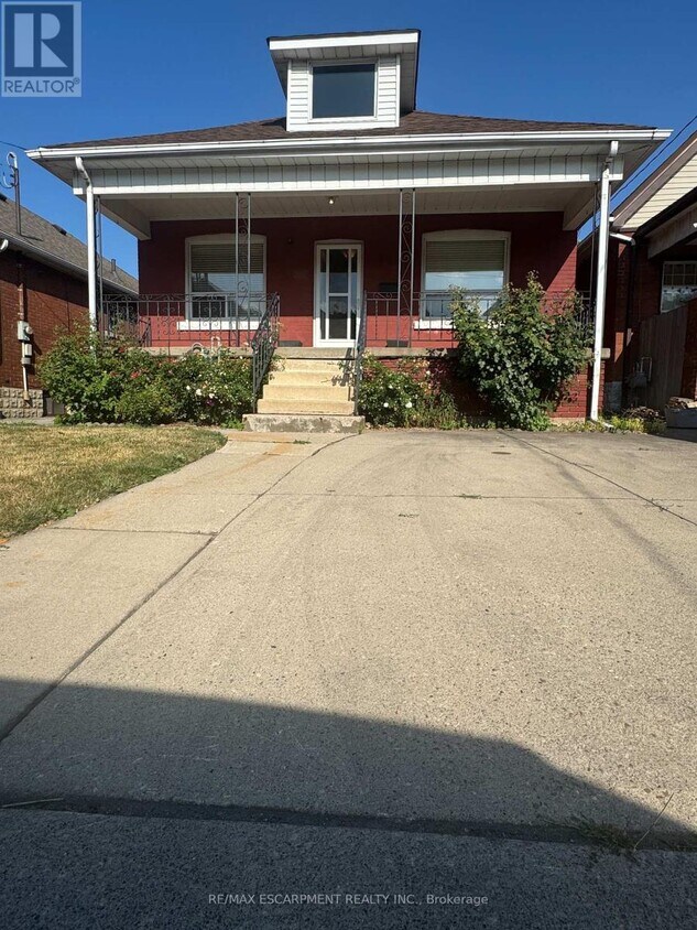 Photo principale - 276 Balmoral Ave N