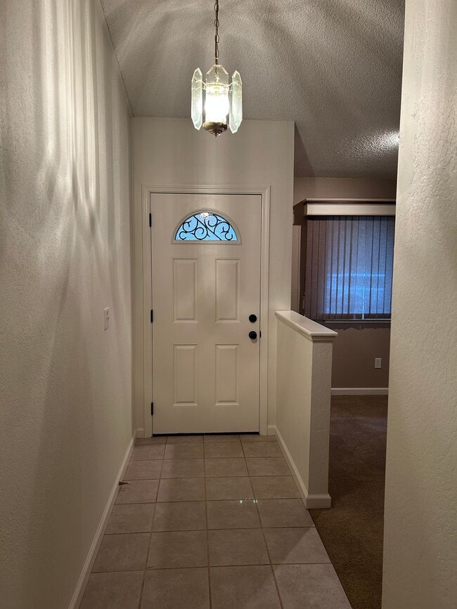 Building Photo - Spacious Home in Great Neighborhood off Tahoe Keys Blvd