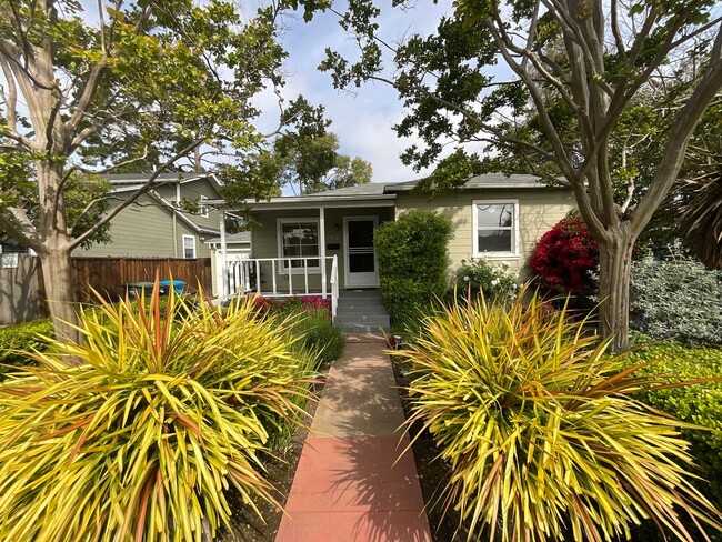 Building Photo - Charming San Carlos Home in Prime Location!