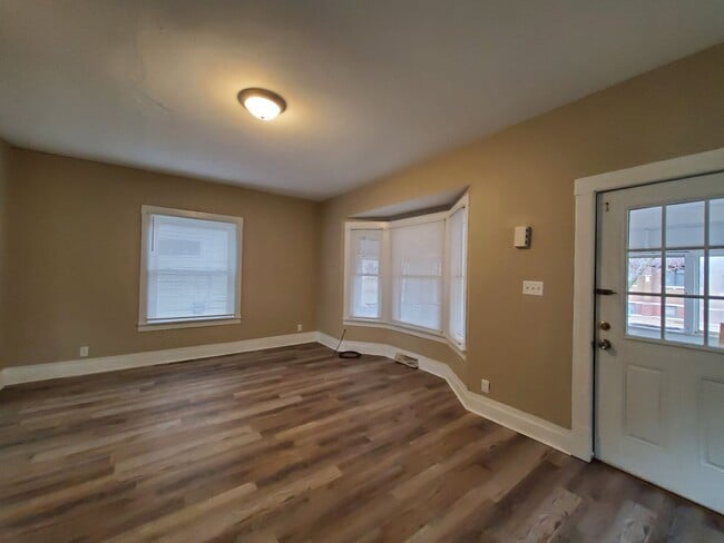 Building Photo - COMING SOON!! 506 Denver- large 3 bed house! **PETS OK**