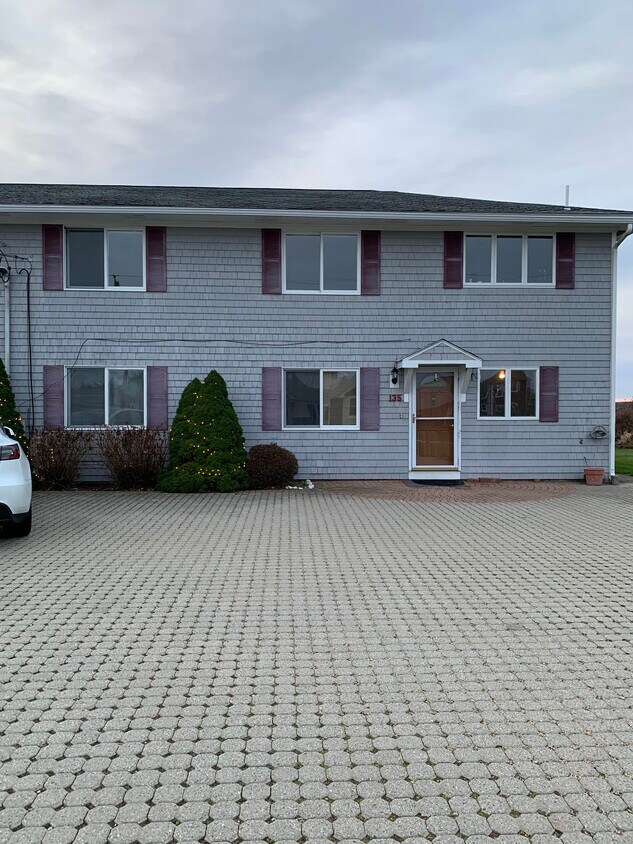 135 Saltaire Ave Unit 135 Saltaire Ave A, Narragansett, RI 02882