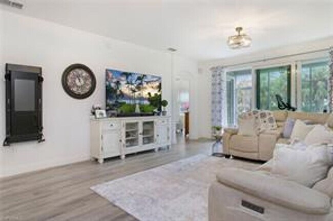 Foto del edificio - ANNUAL RENTAL - FURNISHED-Negotiable  3 BE...
