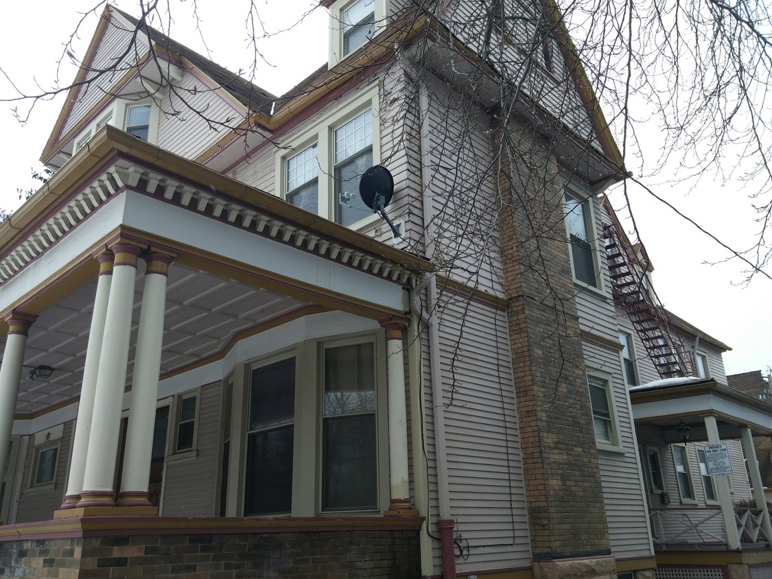 Foto del edificio - 1856 E 89th St