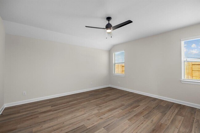 Building Photo - 3210 Banyan Dr