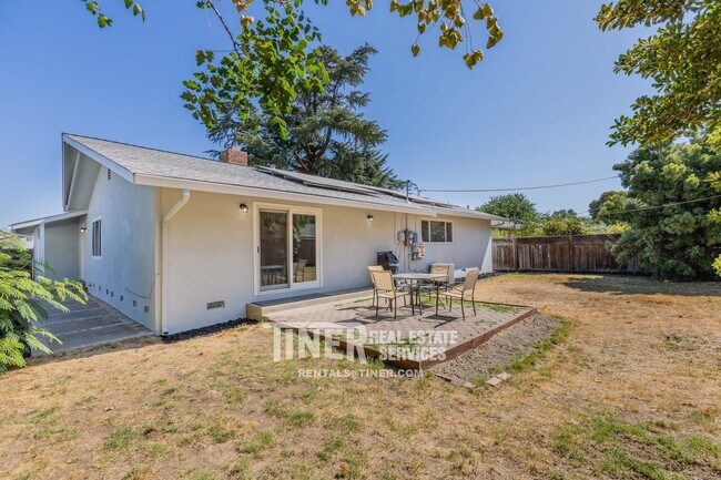 Building Photo - Fabulous 3 Bedroom Rosemont home