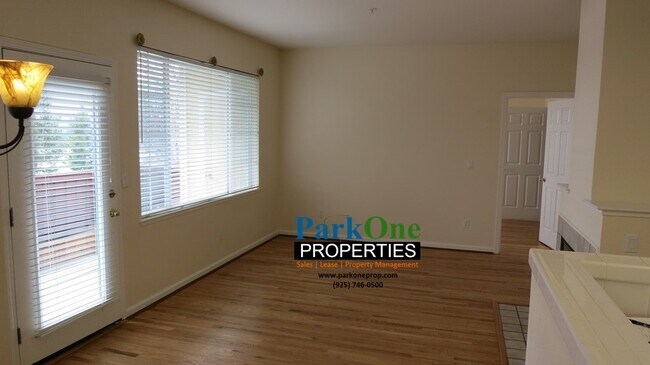 Foto del edificio - San Ramon Ground Floor Condo with Large Attached Garage!!