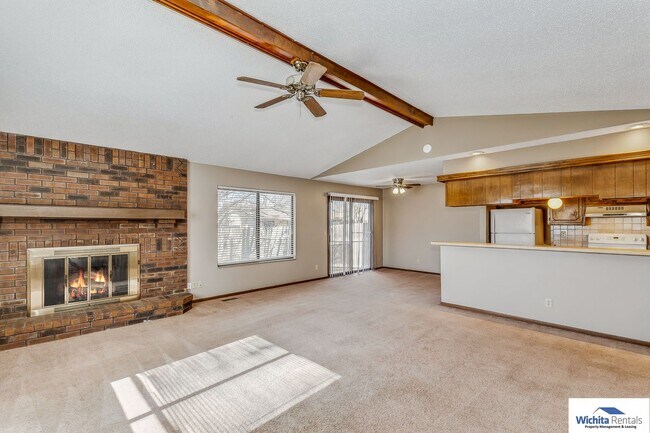 Foto del edificio - ** 2 BEDROOM BI-LEVEL DUPLEX** SE Wichita