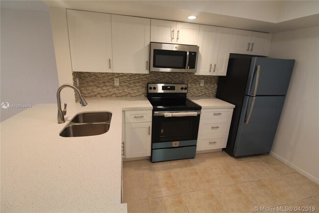 Building Photo - 9135 SW 125th Ave