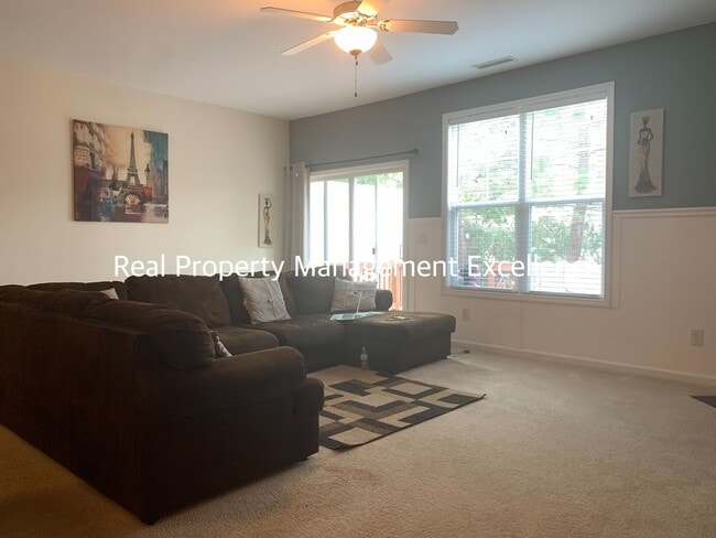 Building Photo - Beautiful 3 Bedroom Townhome in Raleigh ne...