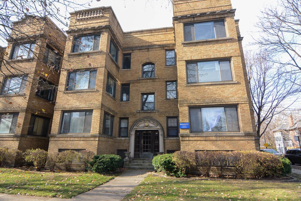 Primary Photo - 142-1142 W Maple St