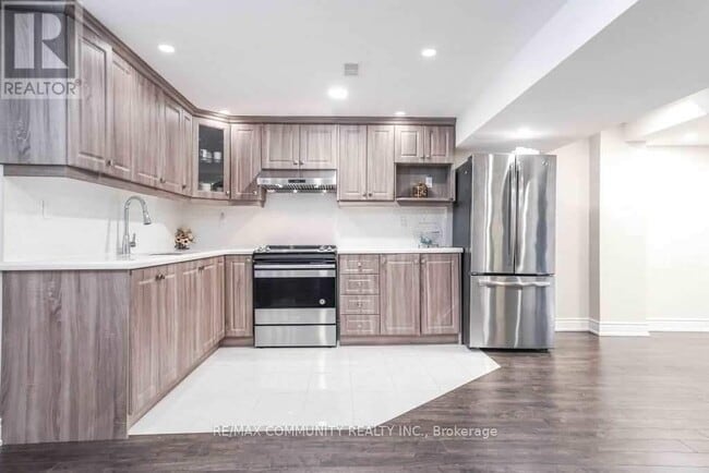 Building Photo - 16 Weaver Dr