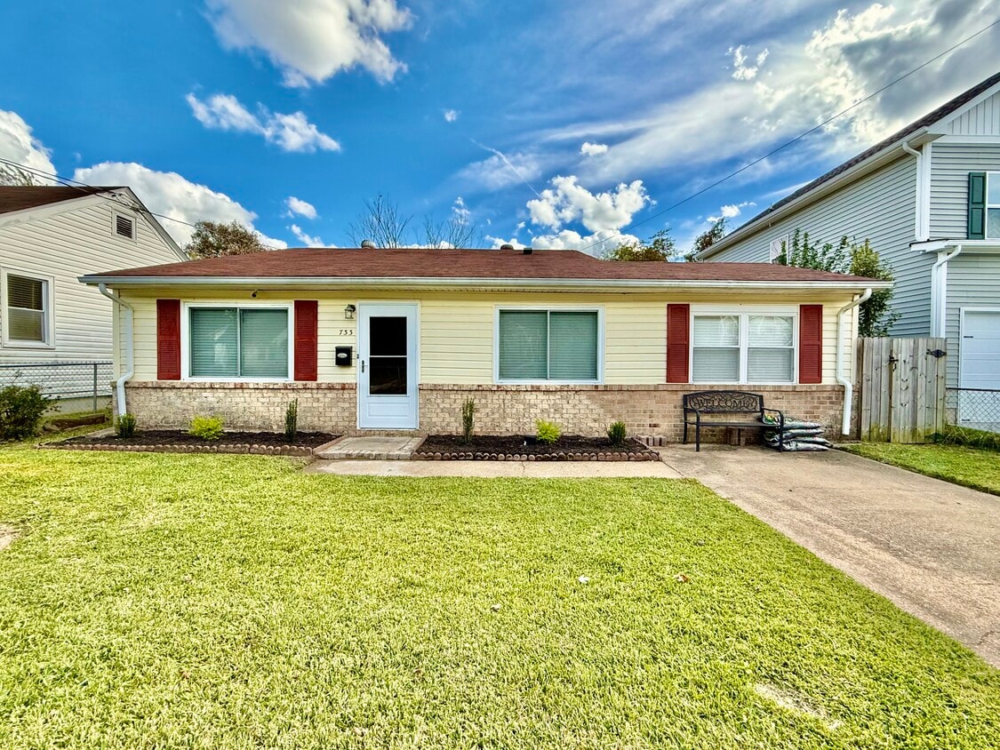 Primary Photo - 733 Mayfield Ave