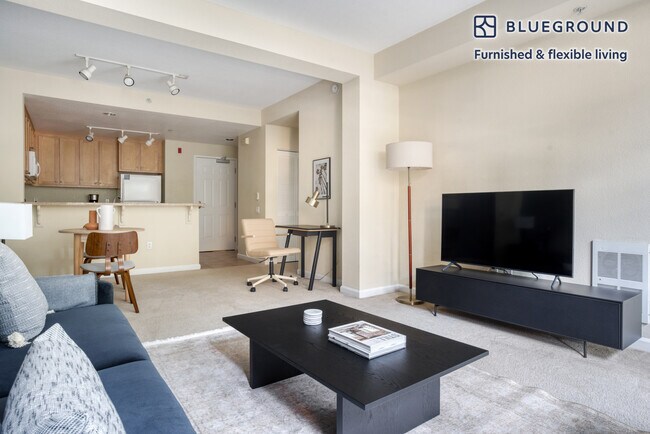 Building Photo - 853 Commodore Dr