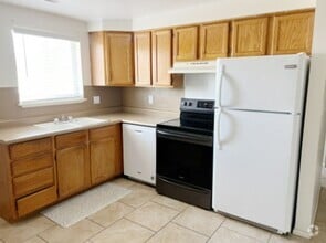 Building Photo - 401 900 E