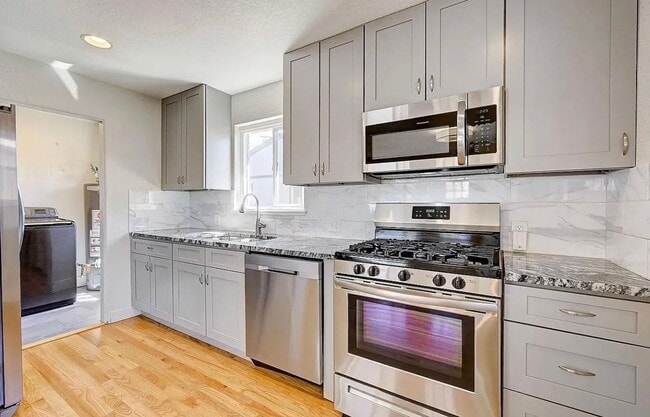 Foto del edificio - 5190 E 33rd Ave