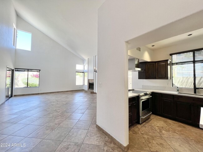 Foto del edificio - 9142 E Laurel Ln
