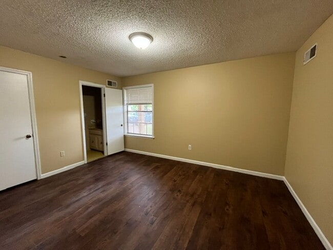 Building Photo - Renovated 3 Bedroom 1.5 Bath Home with 1 Car Garage for Rent!!