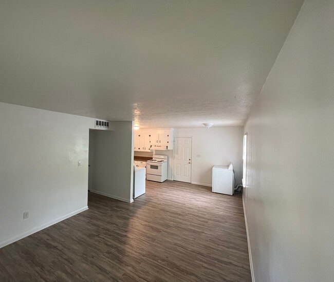 Foto del edificio - 3405 Westbrook Cir