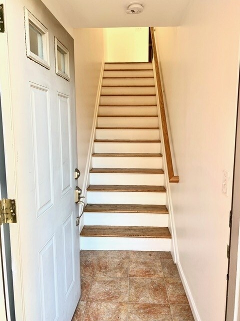 Building Photo - 6109 Broadway