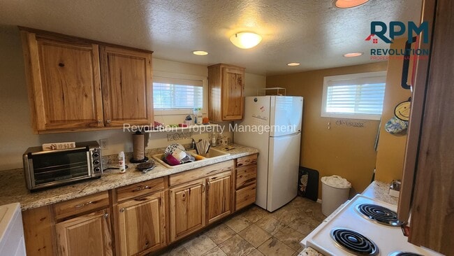 Building Photo - ONE BEDROOM IN OGDEN!