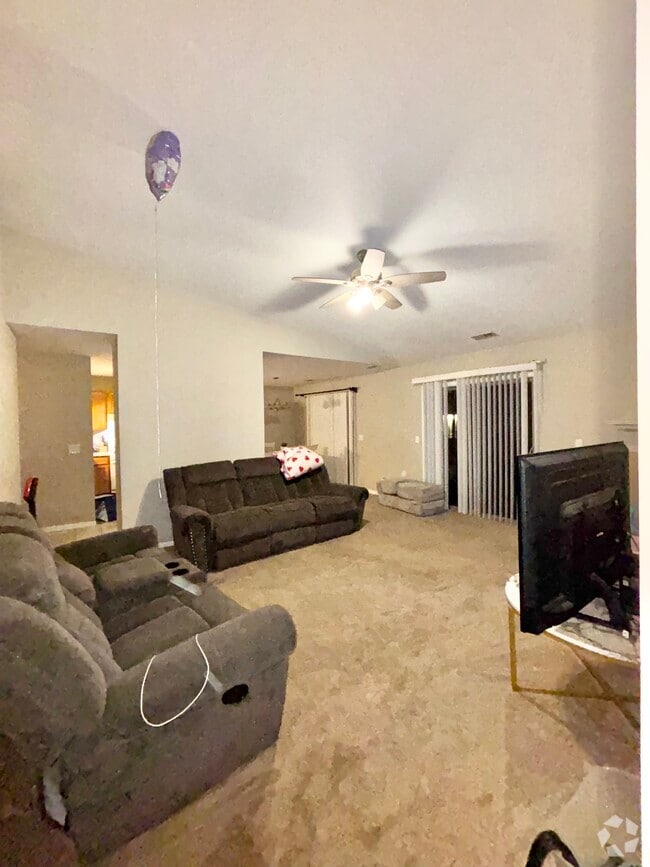 Building Photo - 300 Woodridge Cir