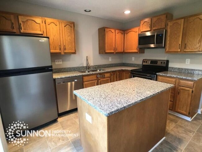 Photo - Remodeled 3 BR 2.5 BA in Raintree Townhome