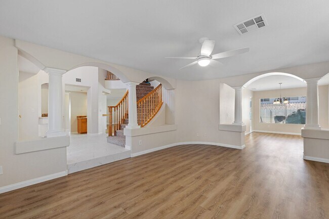 Building Photo - Beautiful 5 Bedroom, 3 bath, 3 car garage ...