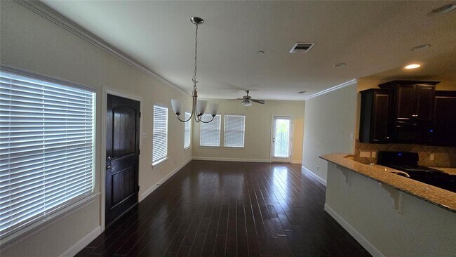 Foto del edificio - 2214 S Lakeline Blvd