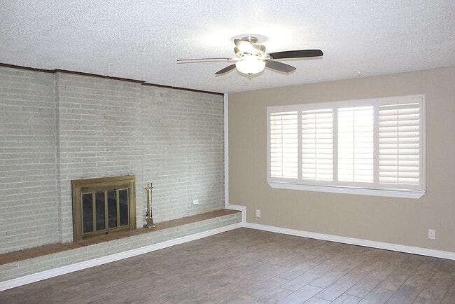 Building Photo - 3330 Wedgewood Dr