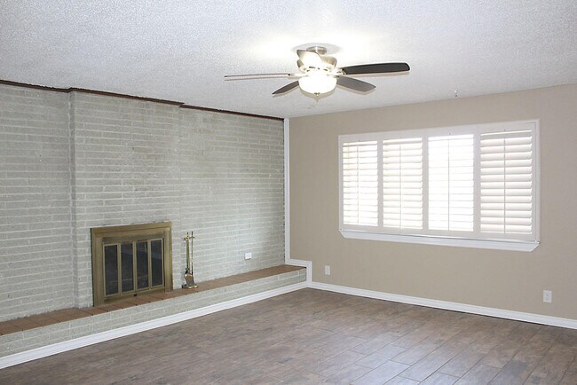 Foto del edificio - 3330 Wedgewood Dr