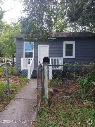 Building Photo - 3323 Stuart St