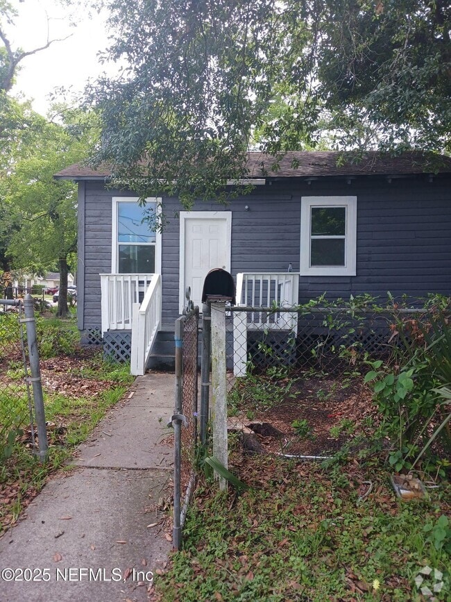 Building Photo - 3323 Stuart St