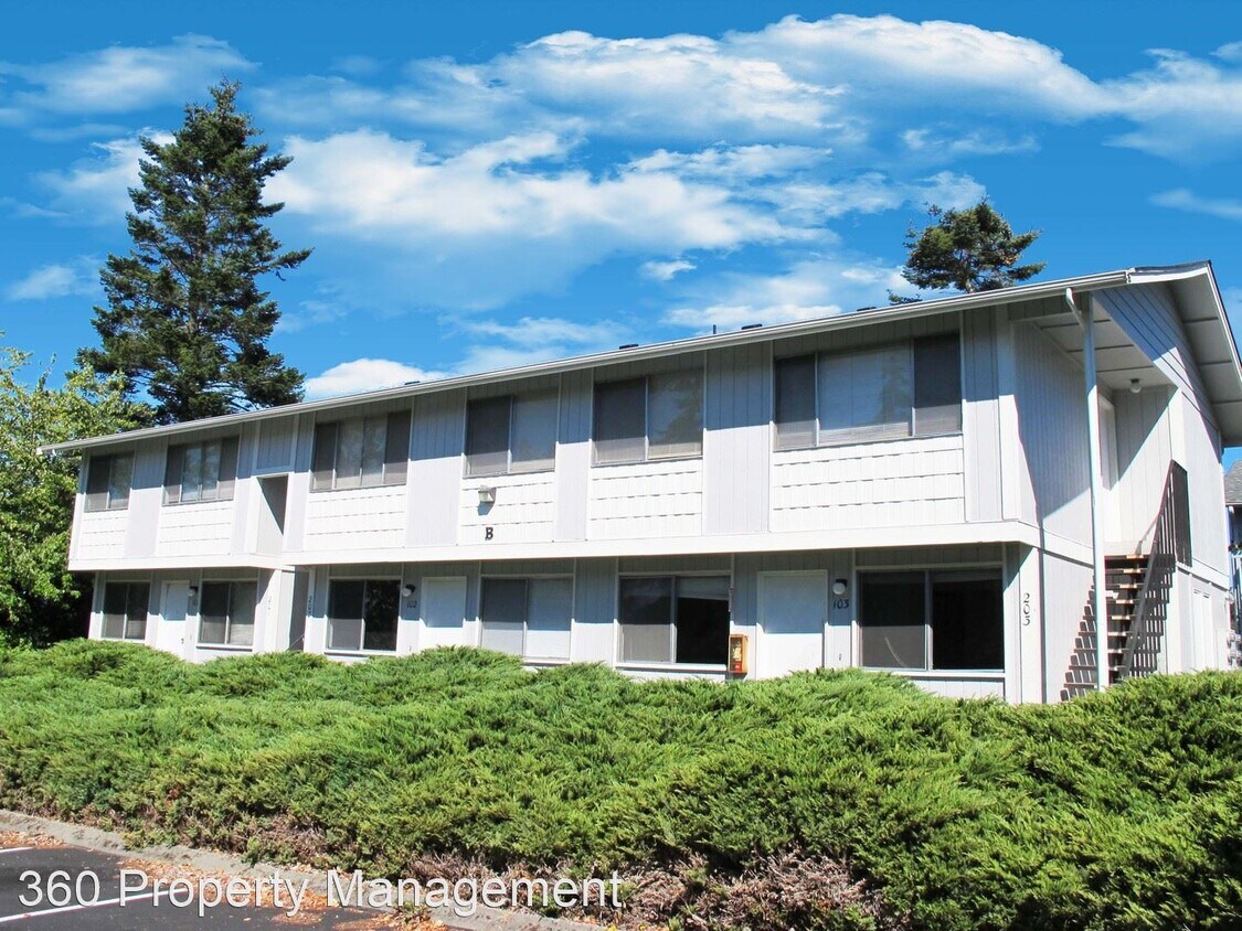 Primary Photo - 465 SE Regatta Dr