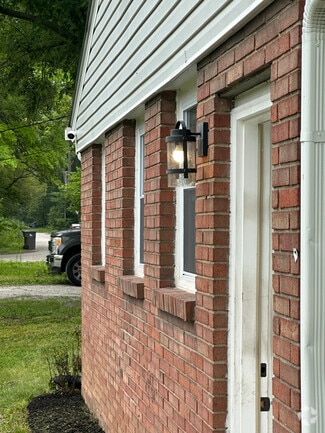 Building Photo - 4233 E 38th St