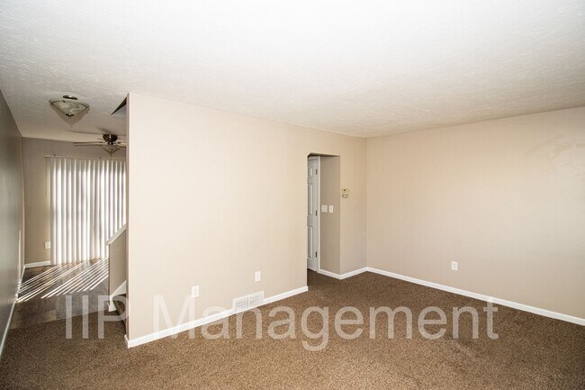 Building Photo - Updated Townhouse in Painesville