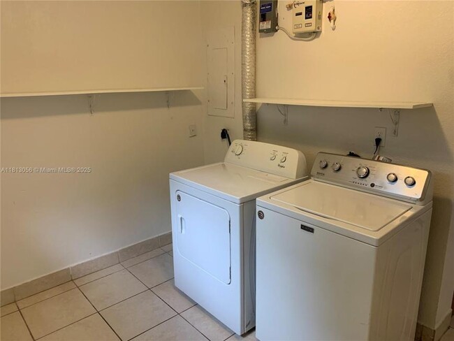 Building Photo - 4 bedroom in Miami Gardens FL 33056