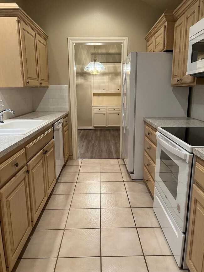 Building Photo - 2/2/2  Garden Home in Remington Park