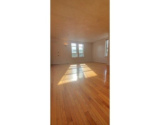 Building Photo - 40 Oakwood St